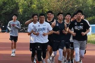 国家体育总局局长高志丹莅临国家男篮热身赛观赛 并看望全体人员
